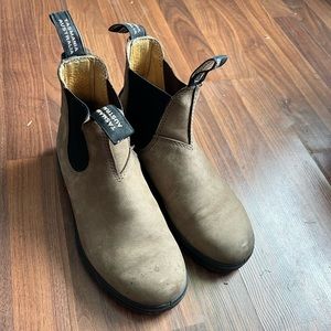 Classic 550 Blundstone in taupe nubuck leather